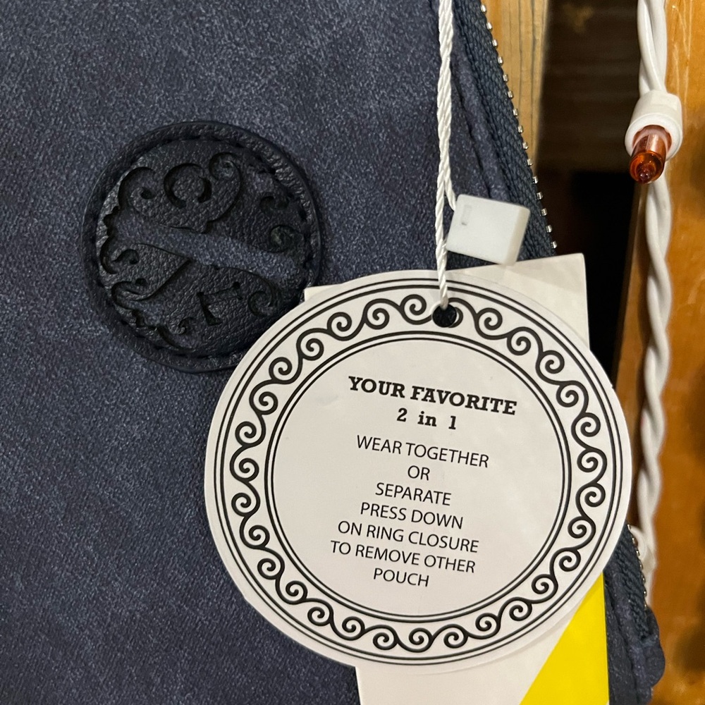 Two wristlets - Picture 4 of 5